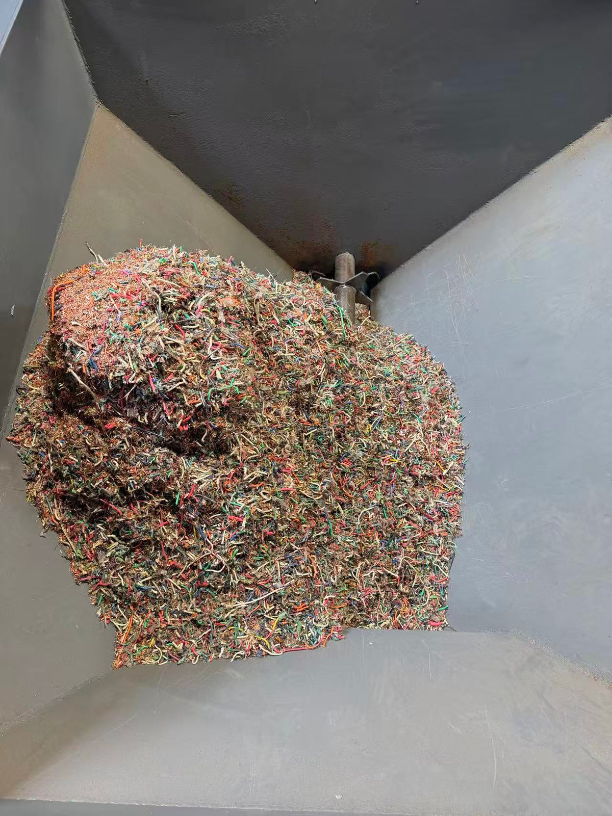 CopperMine® 2.5 Cubic Yard Surge Bin Dosing Hopper Silo with Single Shaft Auger & Agitator
